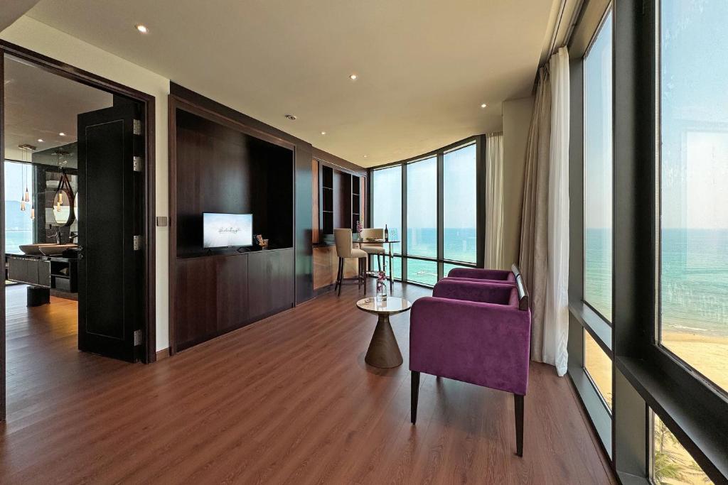 Executive Suite Beachfront - High Tea included