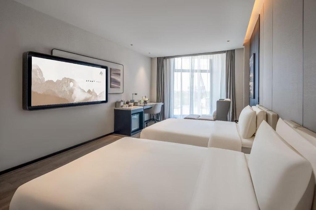 Ένα ή περισσότερα κρεβάτια σε δωμάτιο στο Atour Hotel Haining Xiashalan Park