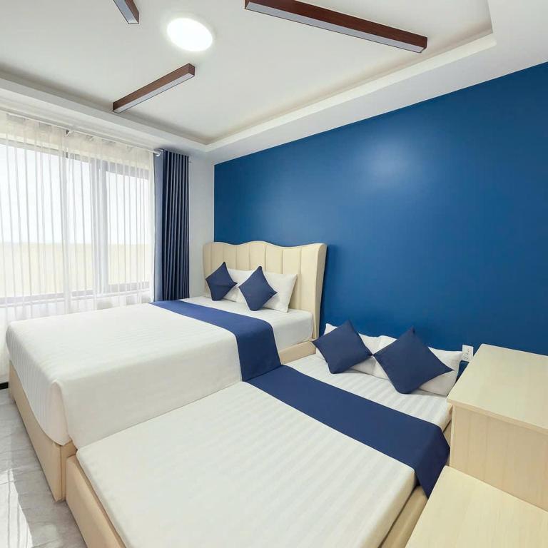 Giường trong phòng chung tại Anh Quan Khoi Hotel