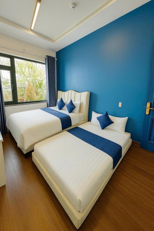 Giường trong phòng chung tại Anh Quan Khoi Hotel