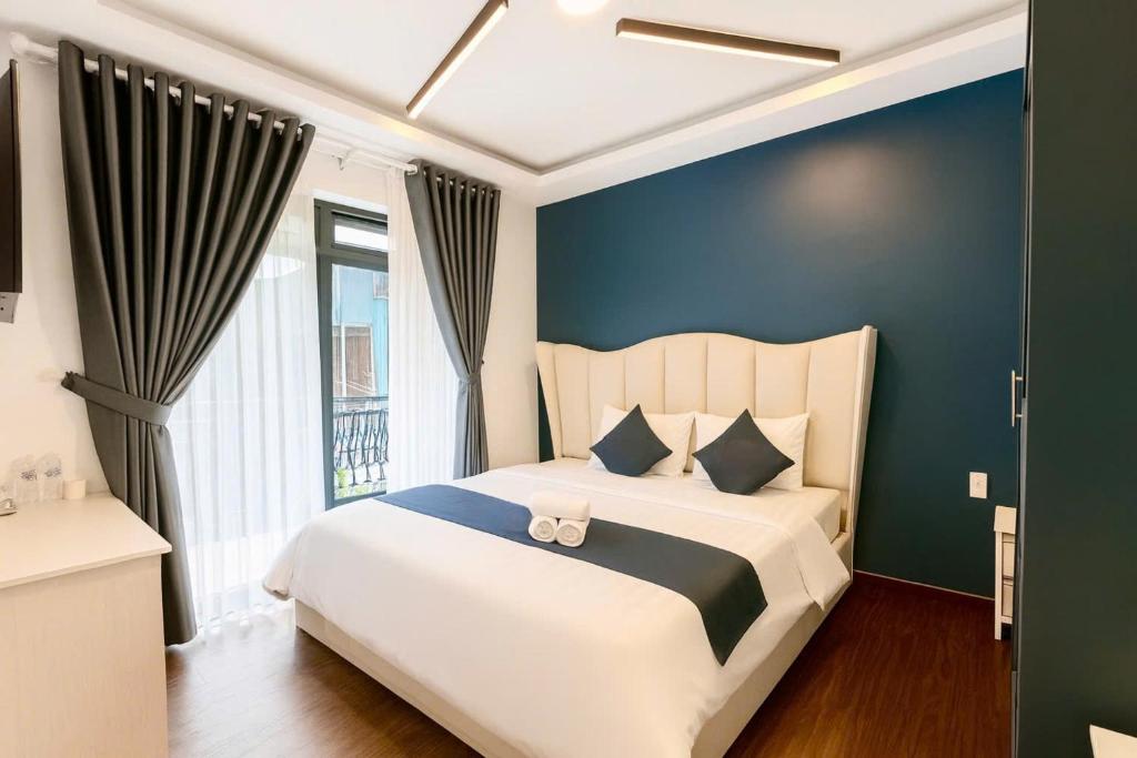 Giường trong phòng chung tại Anh Quan Khoi Hotel