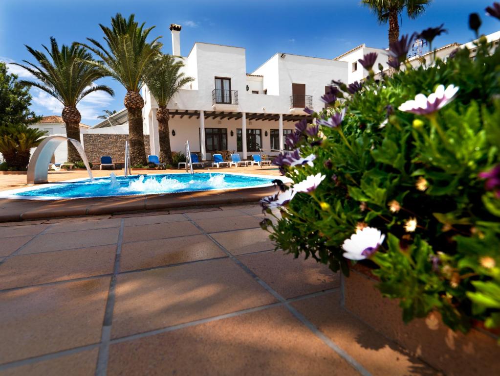Bazén v ubytování Hotel Porfirio nebo v jeho okolí