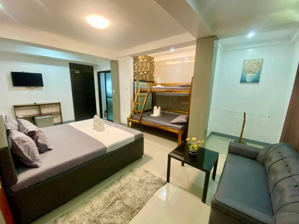 Una cama o camas en una habitación de Oceanlodge Tourist Inn