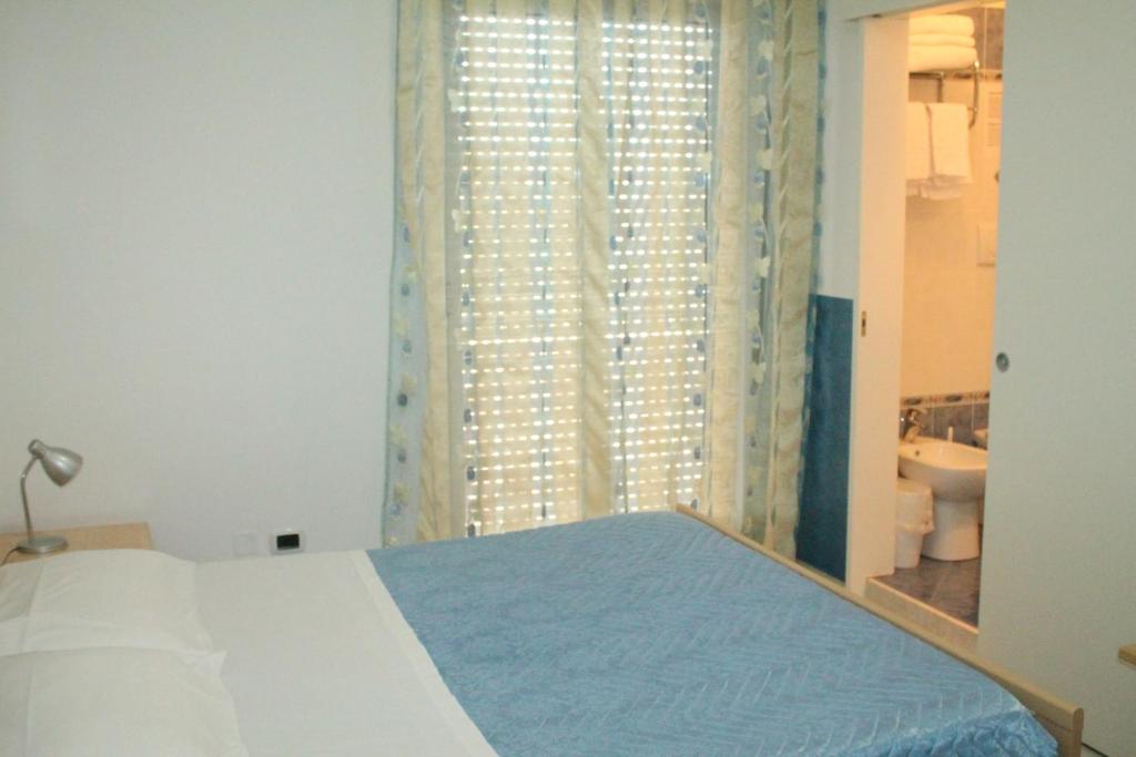 Postel nebo postele na pokoji v ubytování B&B Brezza Marina & Ristorante Shoreline