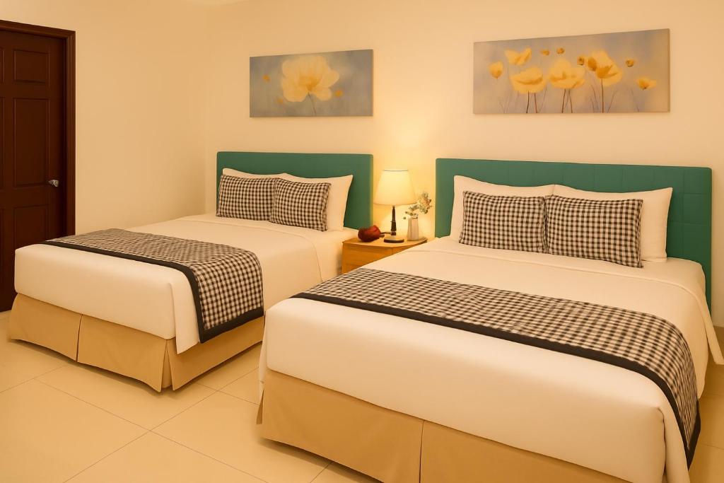 two beds in a room with two beds sidx sidx sidx sidx at Phan Anh Hotel - Bui Vien Walking Street in Ho Chi Minh City