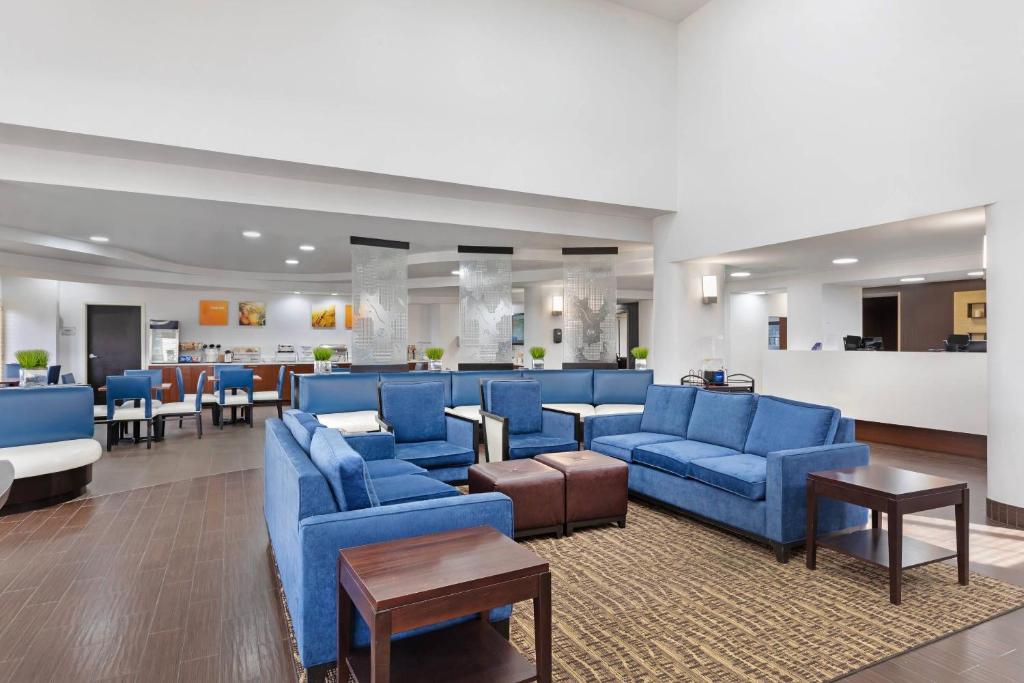 Comfort Suites DFW N-Grapevine photo
