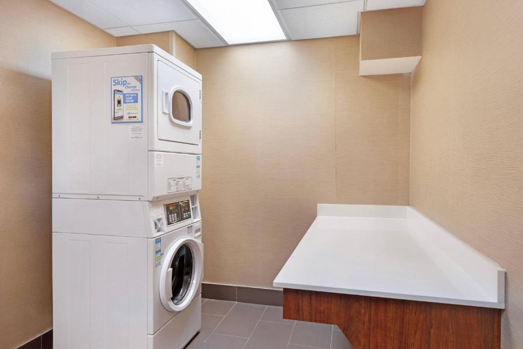 Comfort Suites DFW N-Grapevine photo