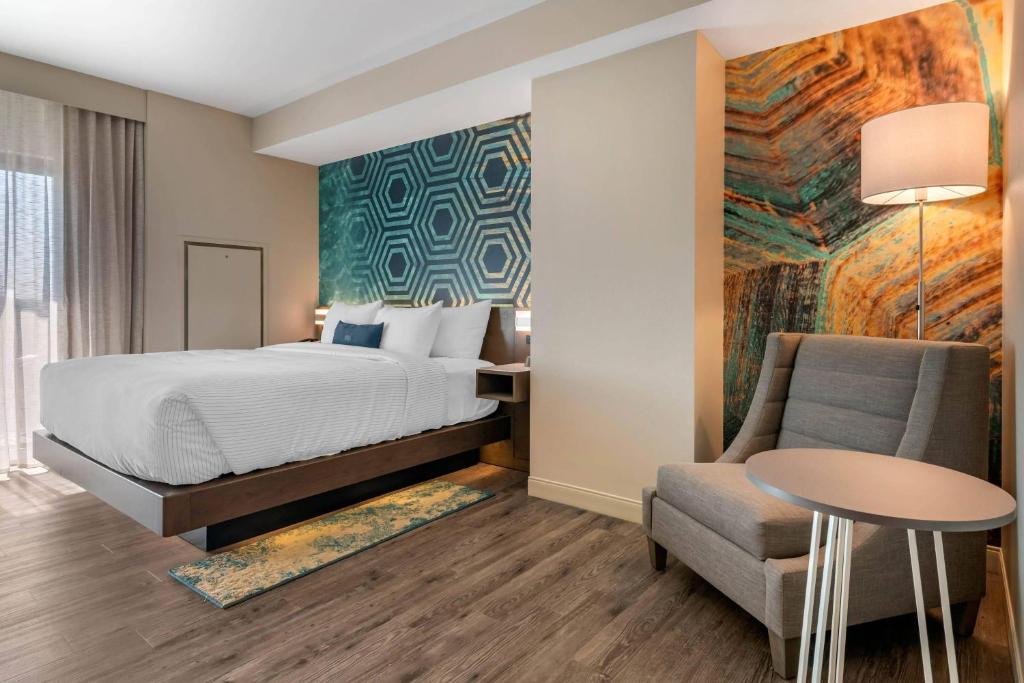 Cambria Hotel St Petersburg-Madeira Beach Marina - 