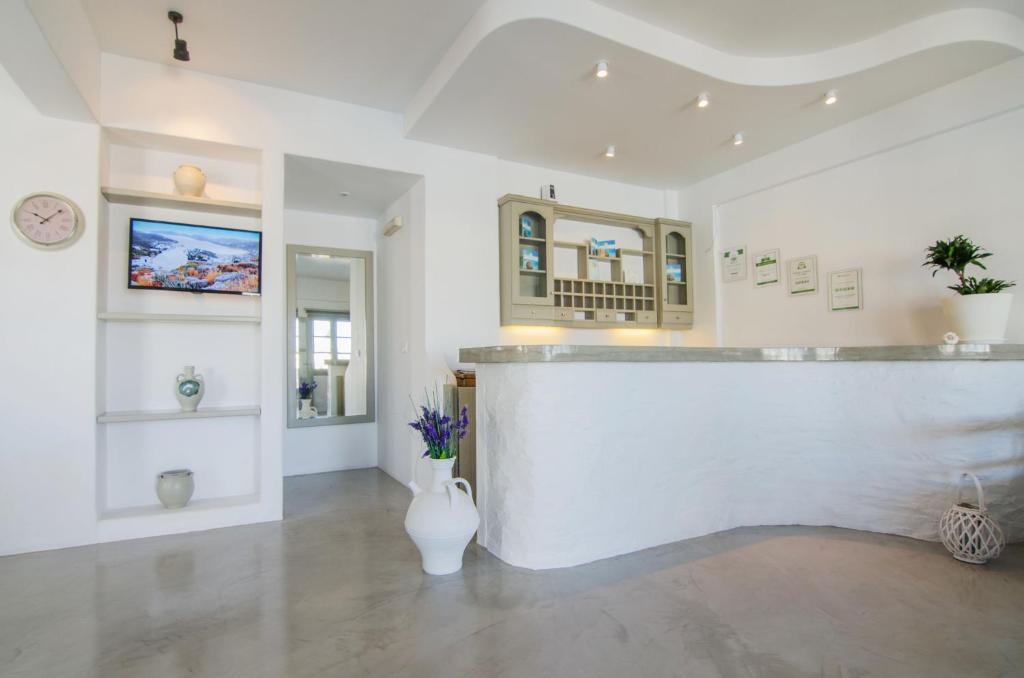 Island House Hotel - 2