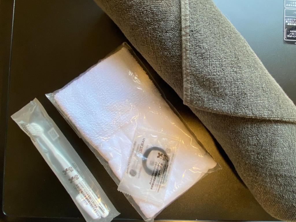 a package of toothpaste and a toothbrush in a box at 天然プラネタリウムcottage星空E棟 in Anazawa