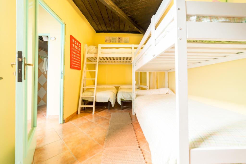 Palanda nebo palandy na pokoji v ubytování Villa Lupita