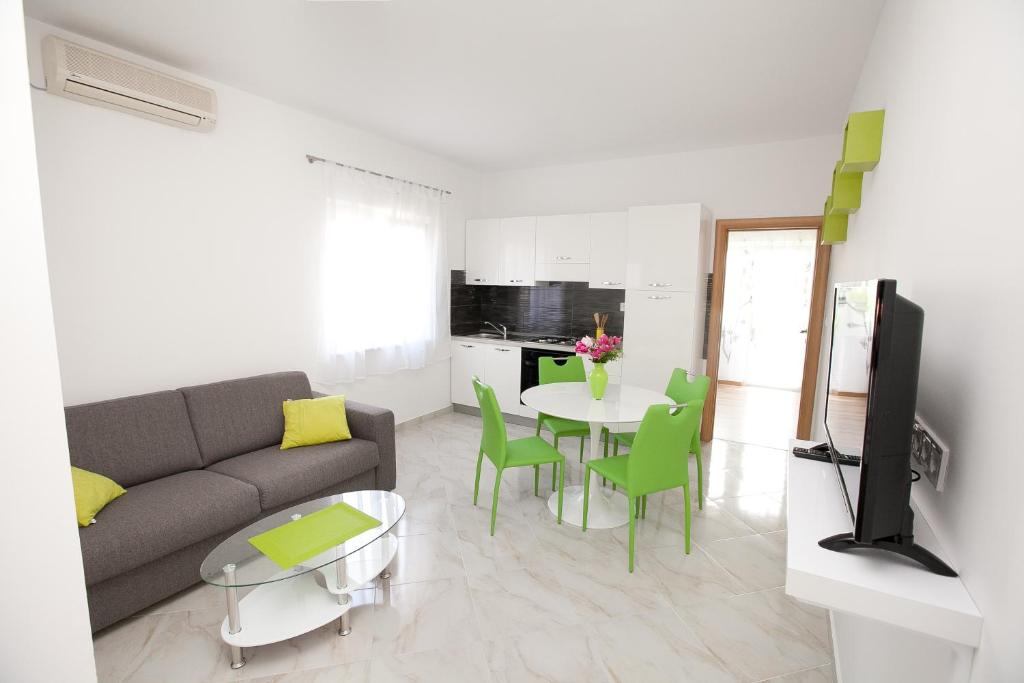 Apartments MTV - private parking, Fast Wi-Fi & Steps to the Beach - 1