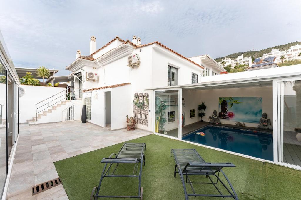 Πισίνα στο ή κοντά στο MalagaSuite Private Oasis House