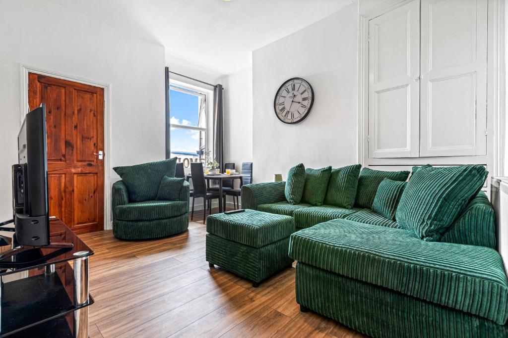 Posezení v ubytování Superking Beds, Smart TVs, Gigabit WiFi, Sleeps 6