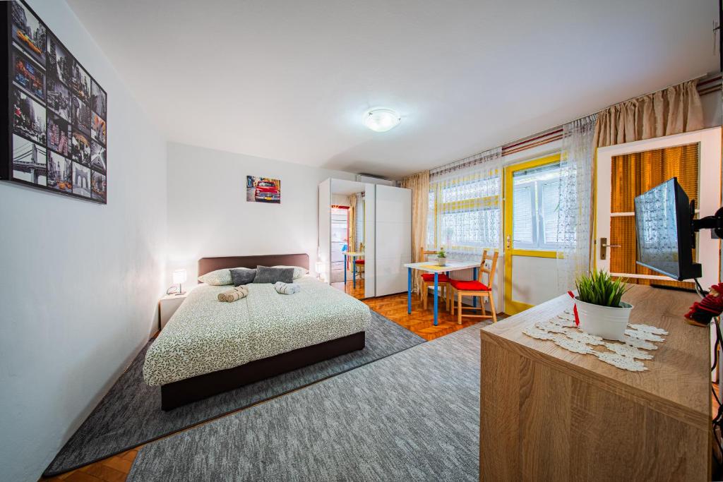 Flex SelfCheckIns 178 - Zagreb - Studio Apartment - Loggia