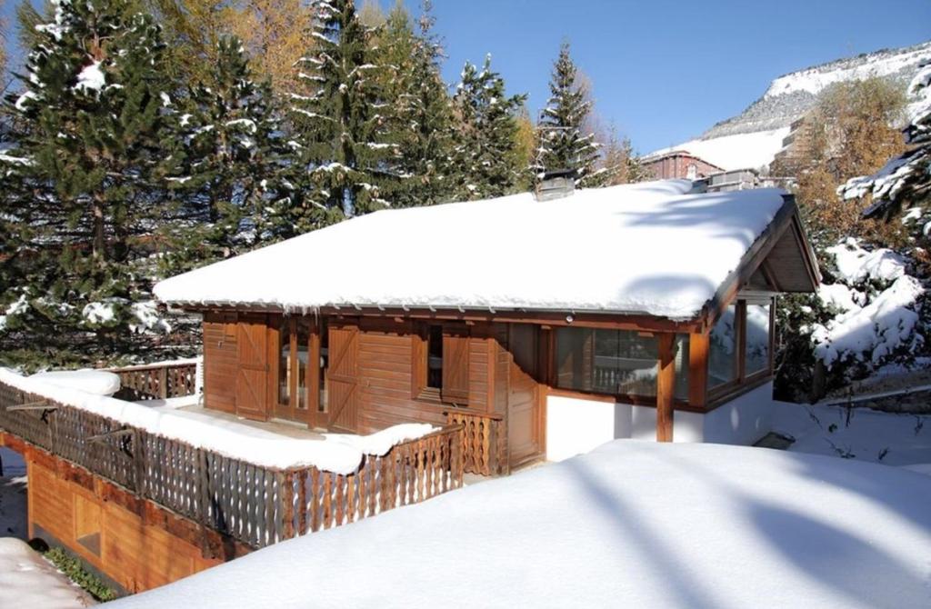 Το Superbe chalet 6 ch. au pied du domaine des 2 Alpes τον χειμώνα