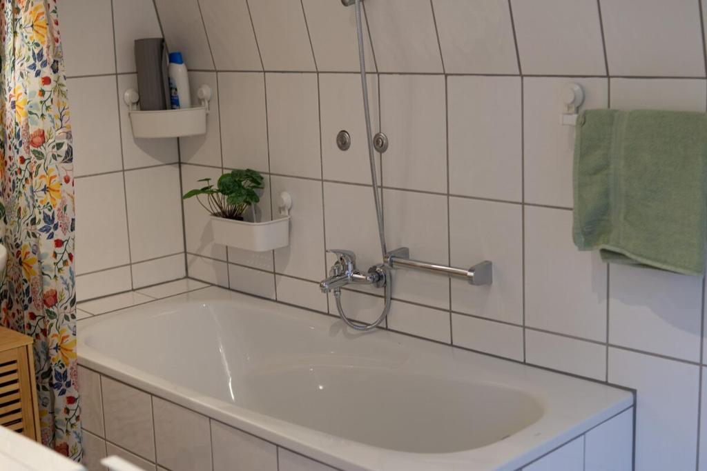 Ένα μπάνιο στο Ferienhaus "Homely House" - No 2