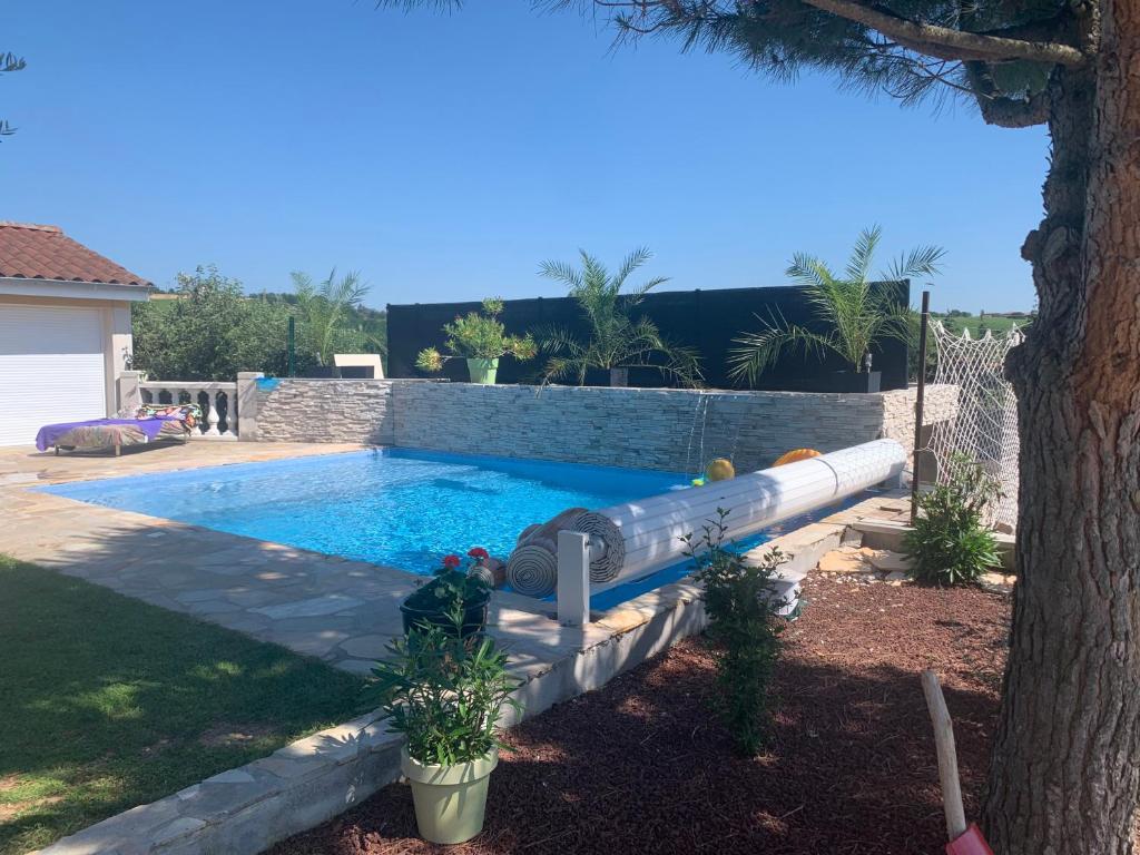 Swimmingpoolen hos eller tæt på Les Violettes dans la Loire