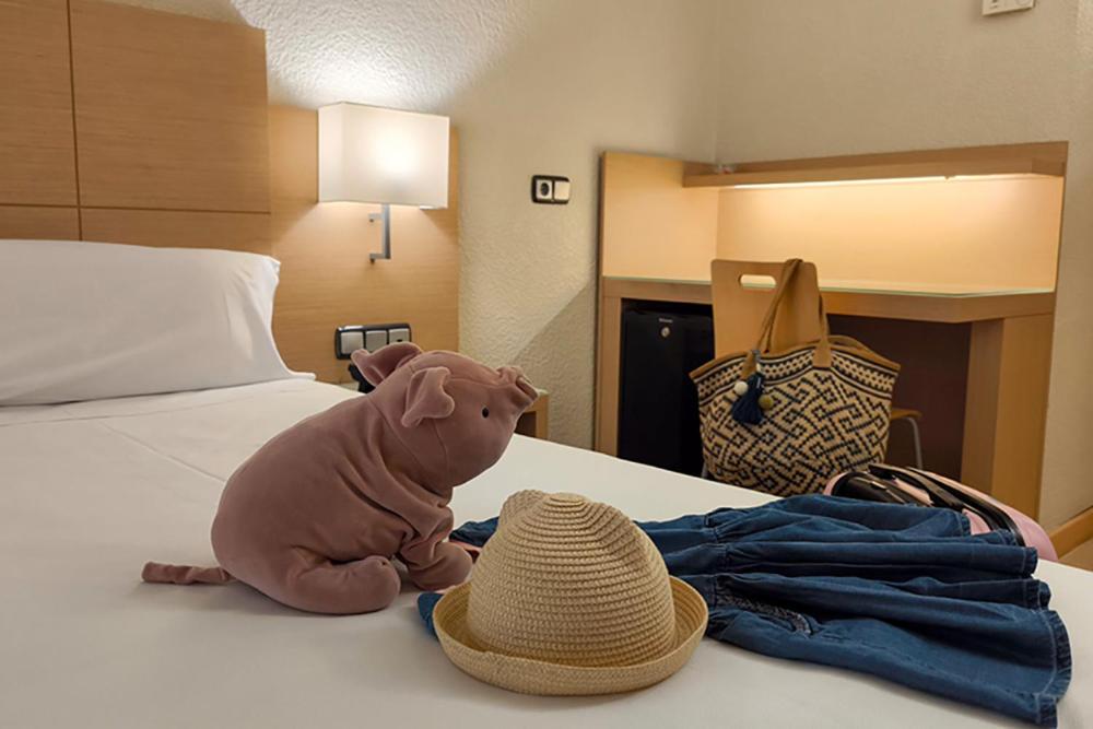 Hotel Condes de Haro - Twin Room With Extra Bed