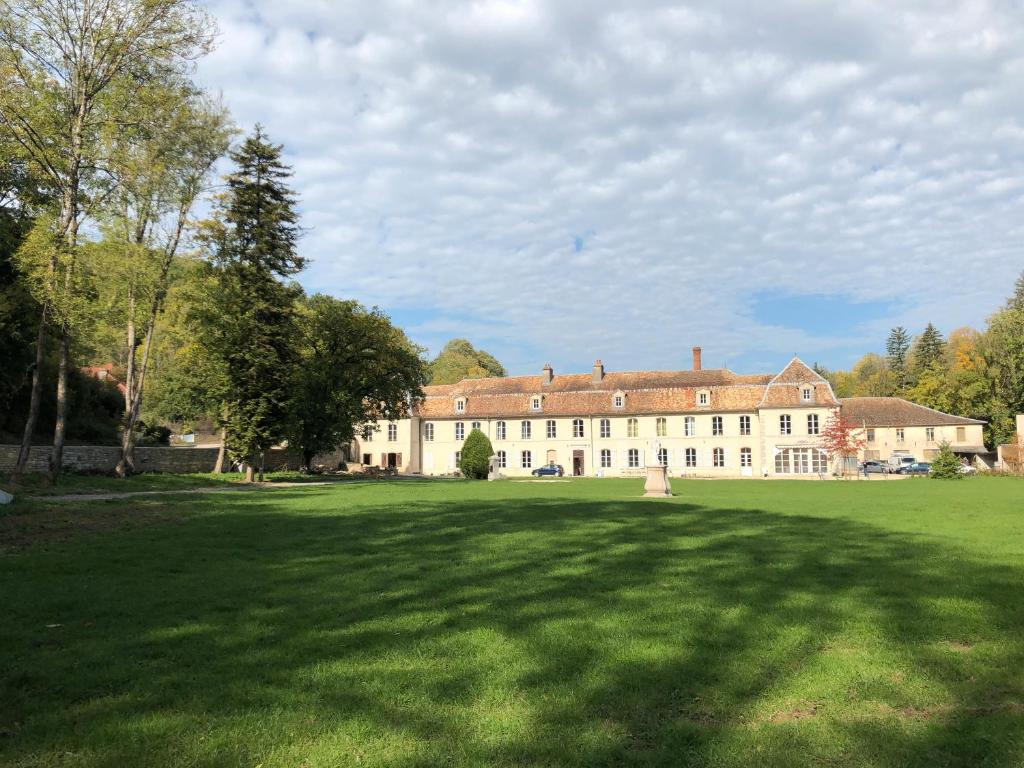 Κήπος έξω από το Domaine de l'Etanche