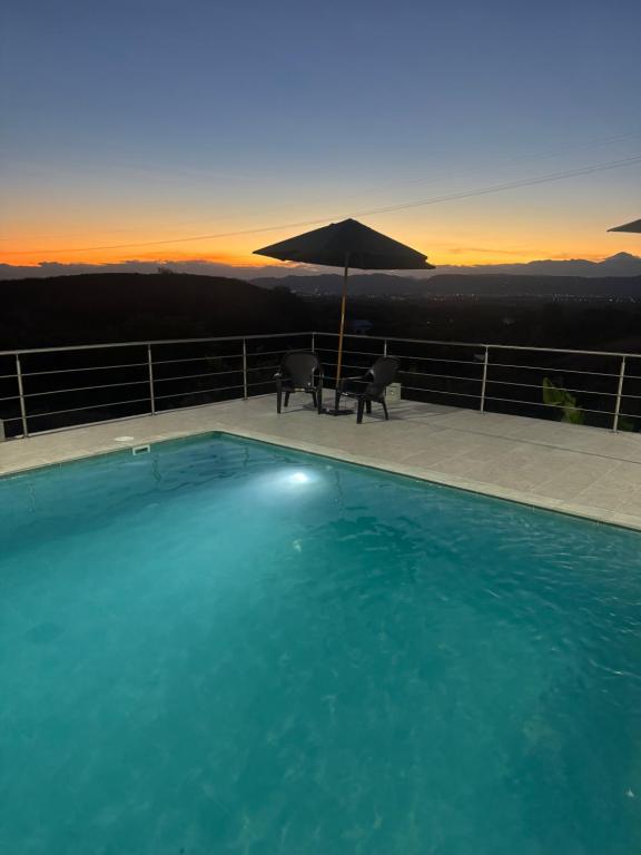 Vista general de una montaña o vista desde la villa