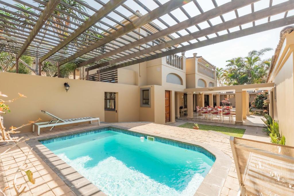 Πισίνα στο ή κοντά στο The Villa Umhlanga