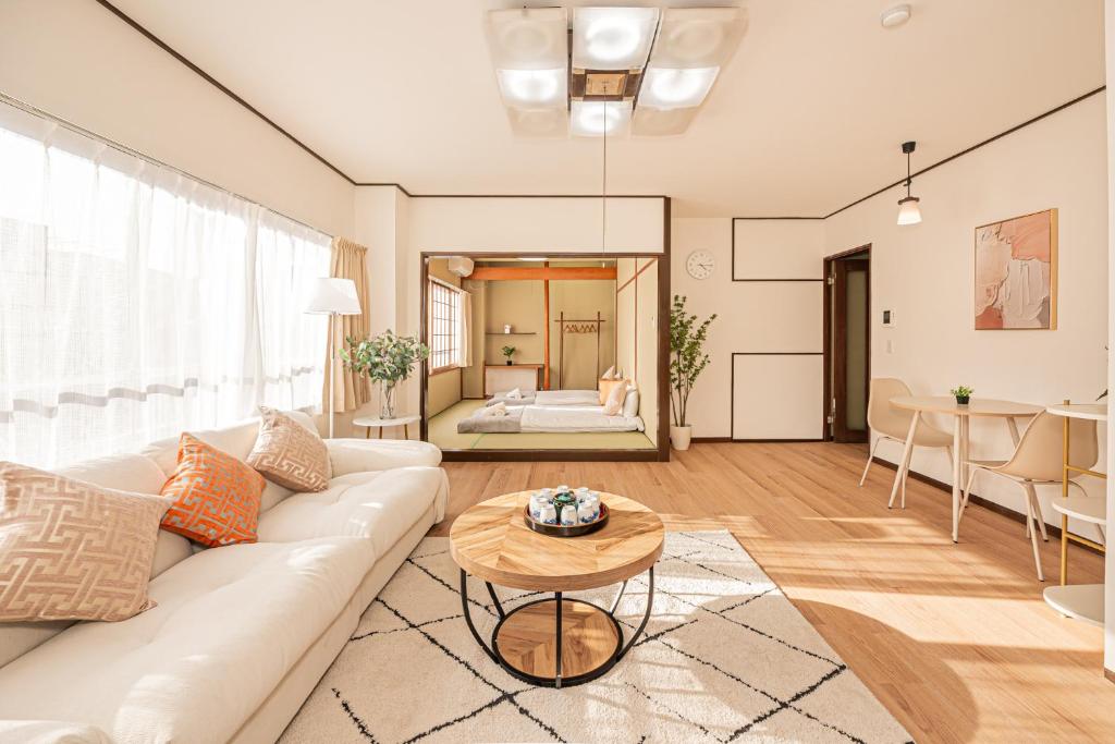 a living room with a couch and a table at Mori hotel 十条401 in Tokyo
