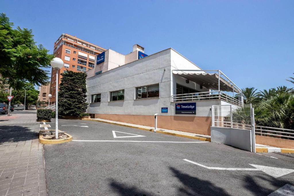 Travelodge Alicante Puerto - Resim 25