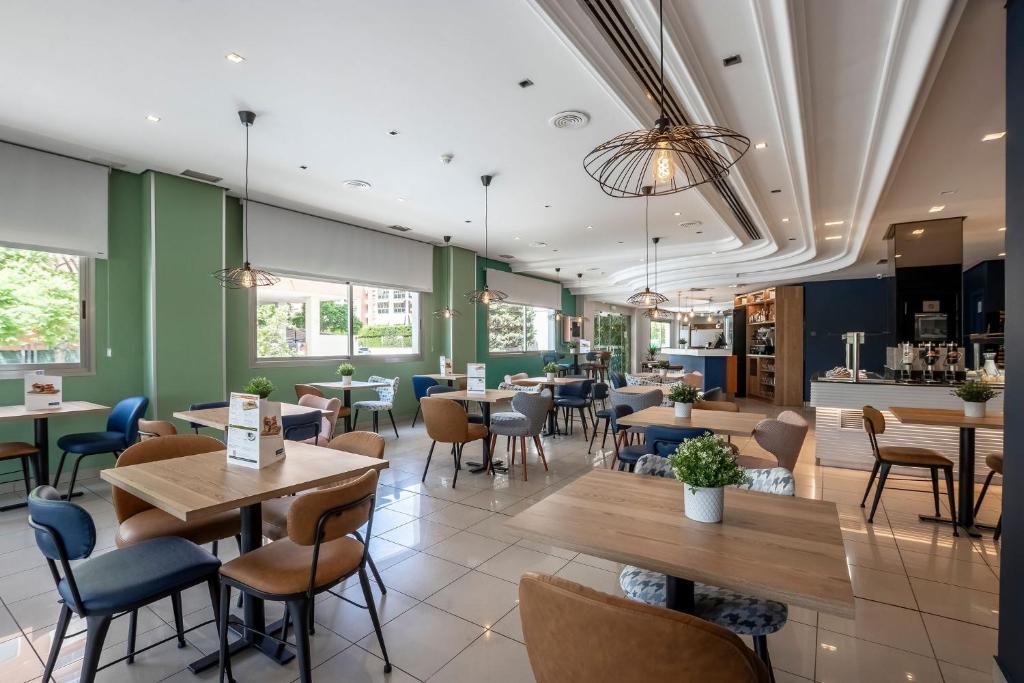 Travelodge Alicante Puerto - Resim 37