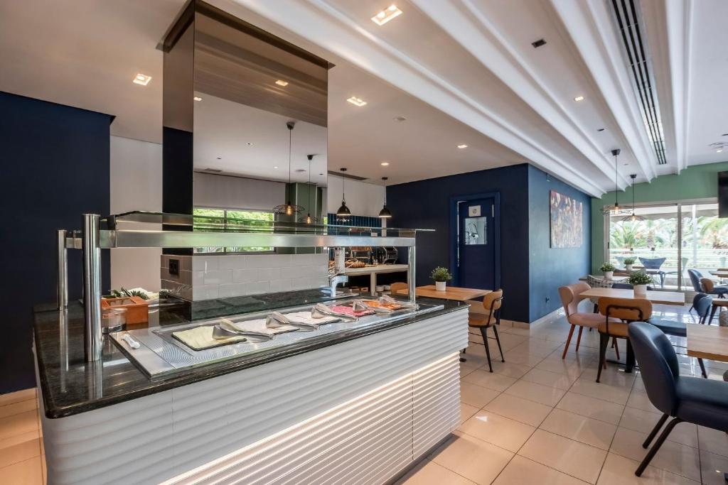 Travelodge Alicante Puerto - Resim 30