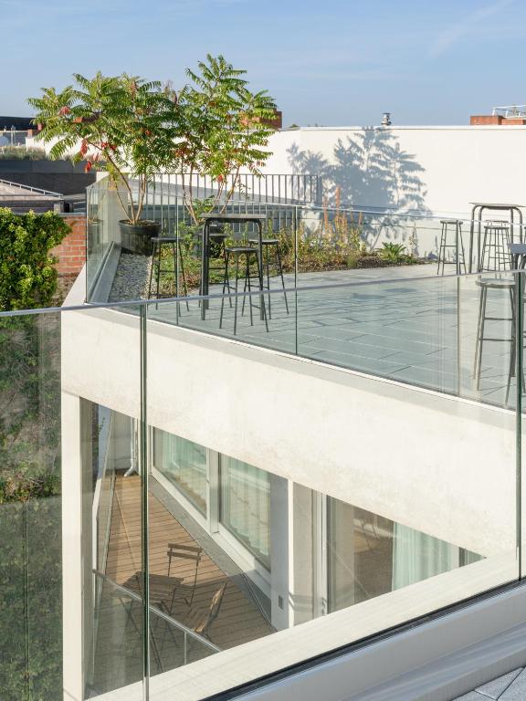 Carlotta Apartments photo
