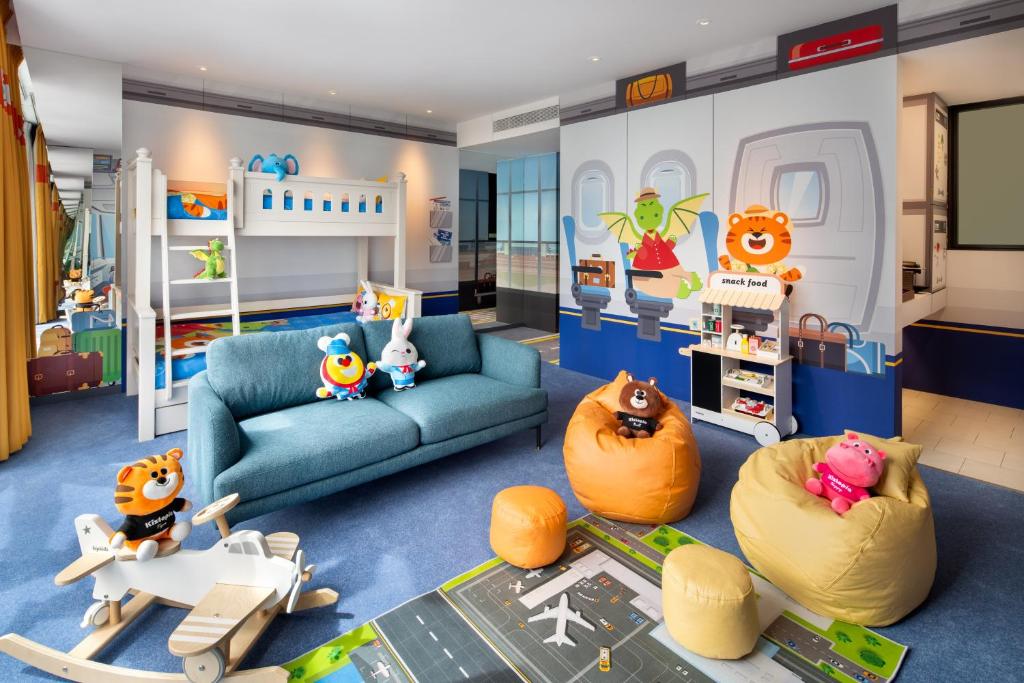 لابی و فضای عمومی Crowne Plaza Changi Airport by IHG - تصویر ۵