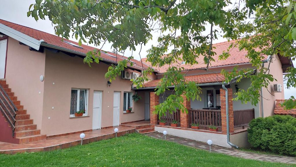 a home with a red roof and a yard at Kuća za odmor Tihi raj 