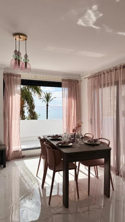 Hotel et Appartements Reine D'Azur - Appartement Met Uitzicht Op Zee