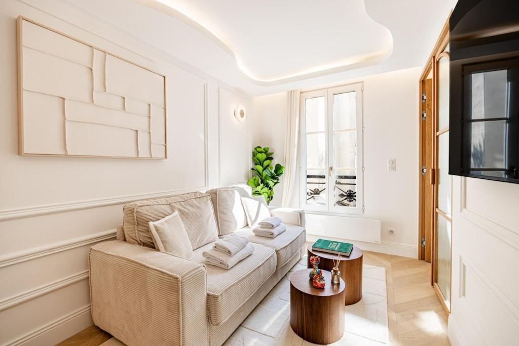 7#Newsuite#4 people#Saint Germain#Notre-Dame
