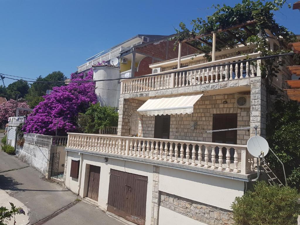 a building with a balcony on the side of it at Apartments Grispolis in Tivat