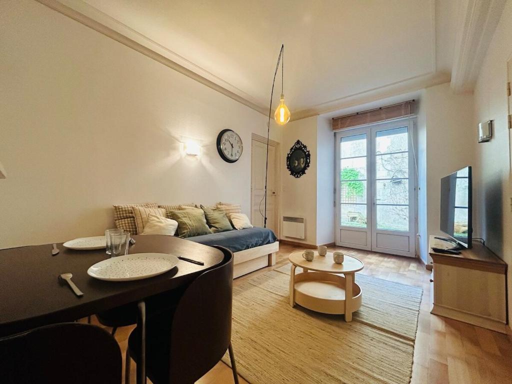 TV a/nebo společenská místnost v ubytování Casa Paisible