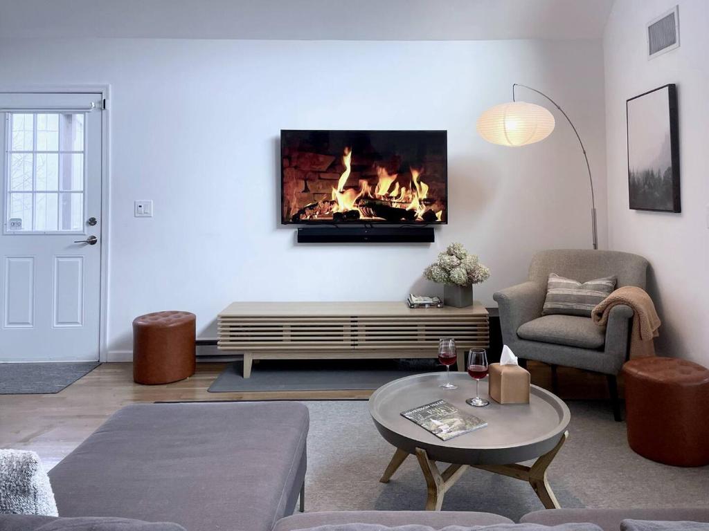 Posezení v ubytování Lake House, Fire Pit, Kayaks Magnolia Lake House