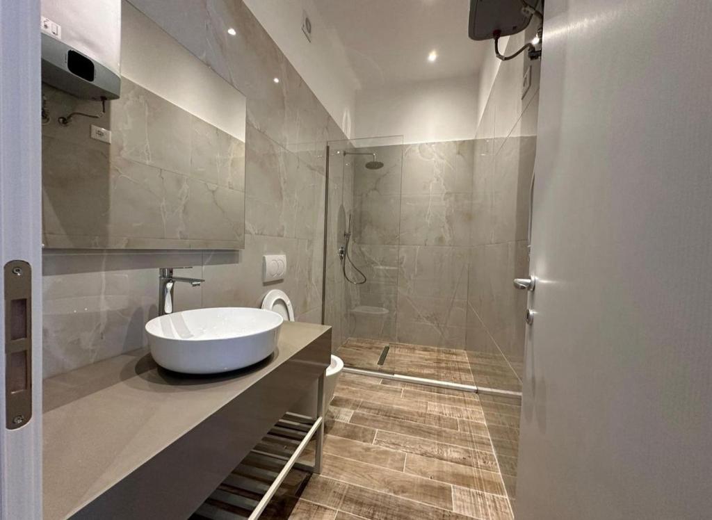 Et badeværelse på Henri's Apartment