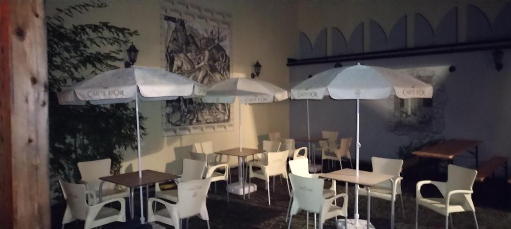 Un restaurant sau alt loc unde se poate mânca la Hostinec Lovecký zámeček