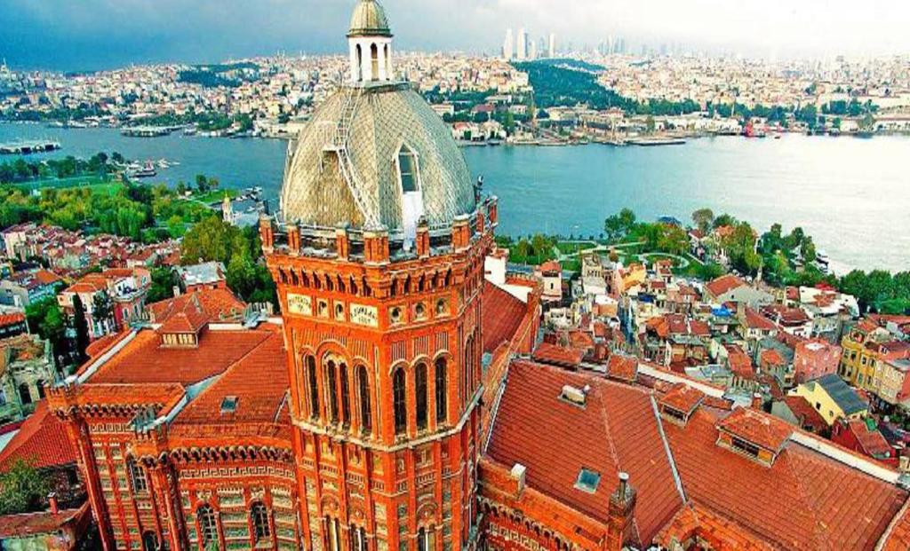 Cảnh Istanbul hoặc tầm nhìn thành phố từ căn hộ
