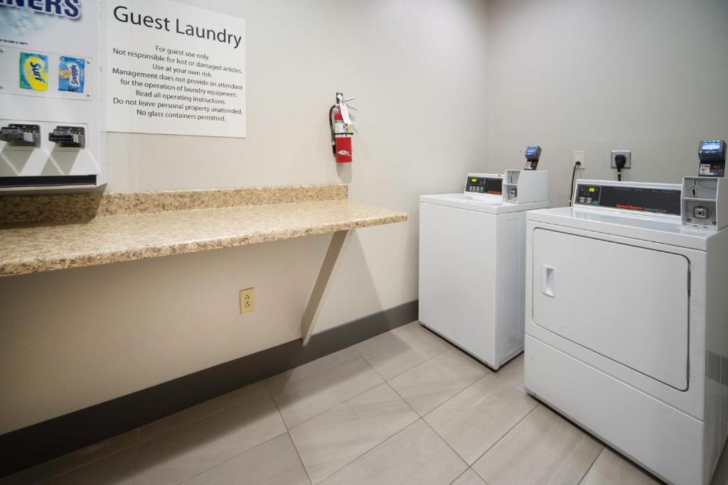Holiday Inn Express Hotel & Suites St. Charles by IHG photo