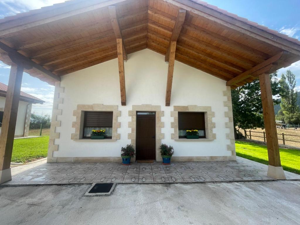 Η πρόσοψη ή η είσοδος του El arca de campoo