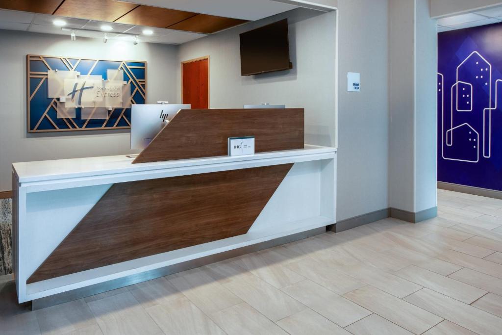 Holiday Inn Express Hotel & Suites Youngstown - North Lima/Boardman by IHG photo