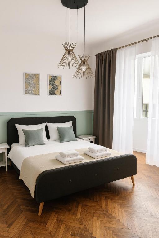 Un pat sau paturi într-o cameră la Emerald Escape - Calea Victoriei