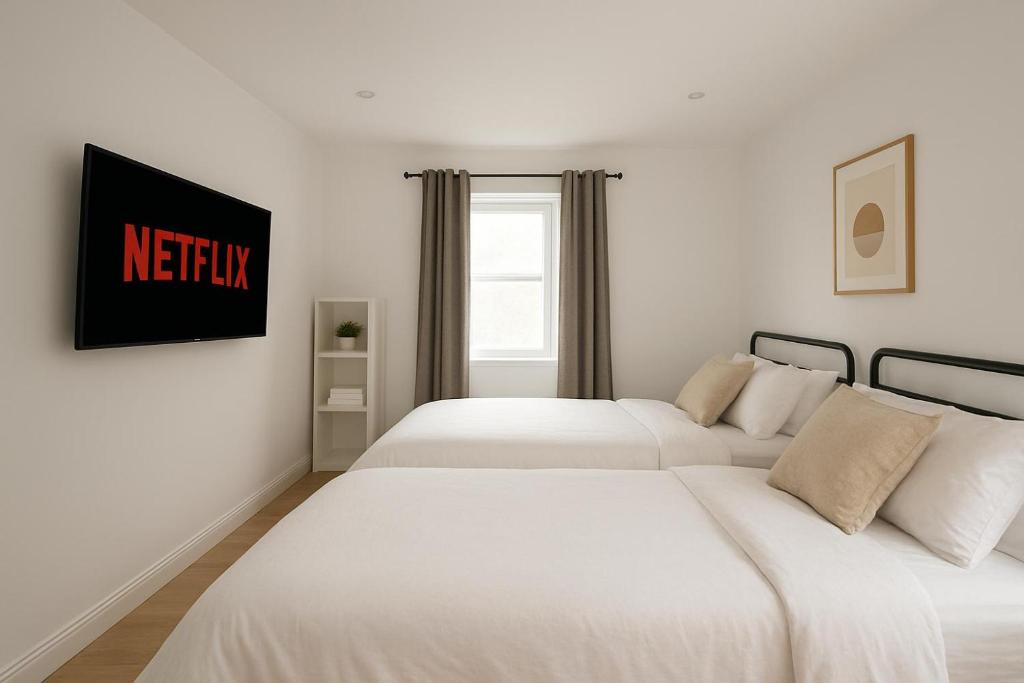 En eller flere senge i et værelse på Victoria House - Cozy Rooms