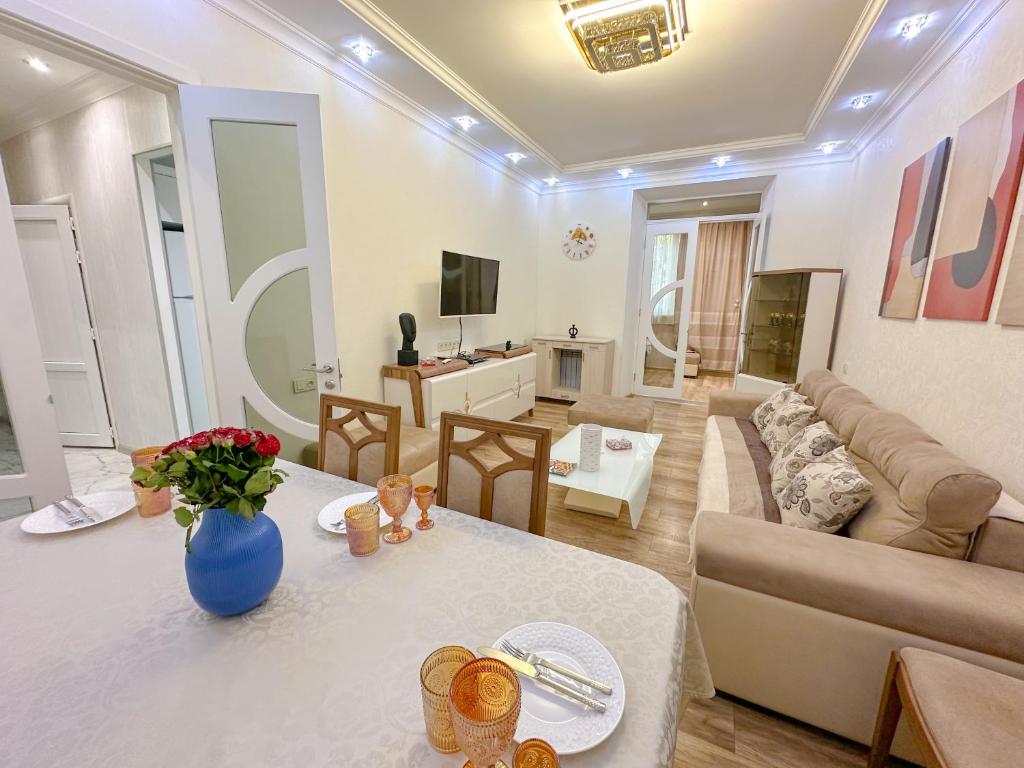 لابی و فضای عمومی Comfort and Space in the Heart of the Event - تصویر ۵