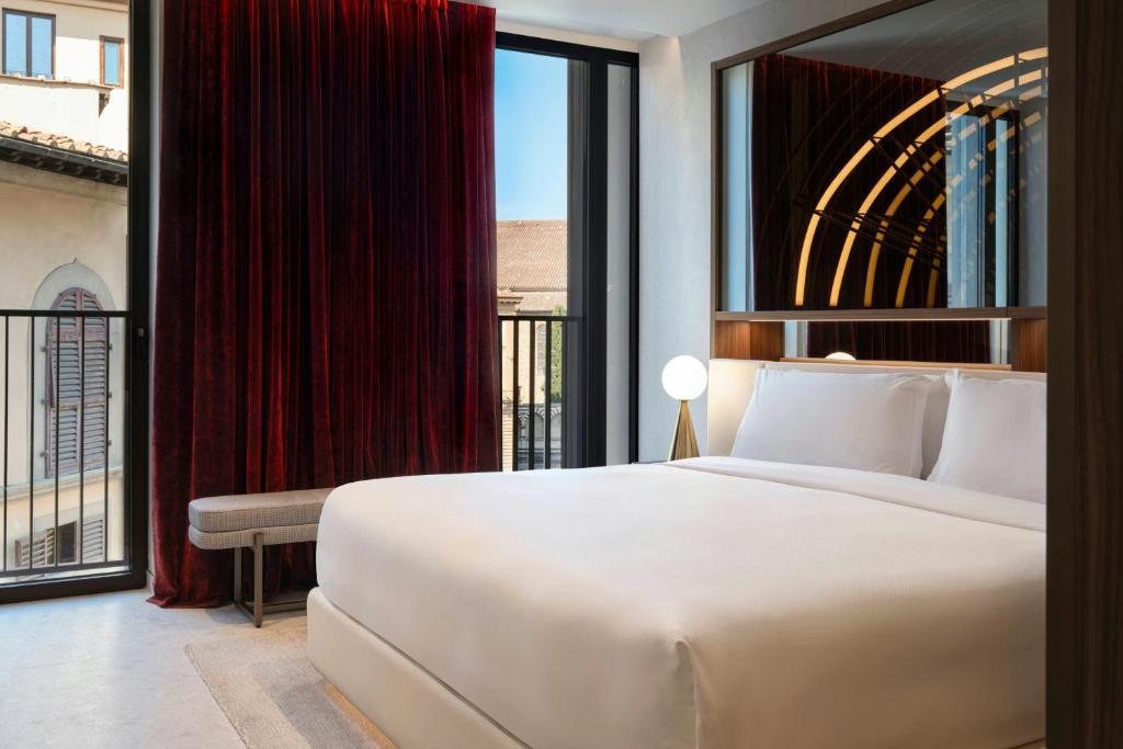 
Superior Junior King Suite
