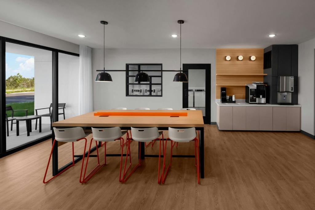 StudioRes by Marriott Fort Myers Airport photo