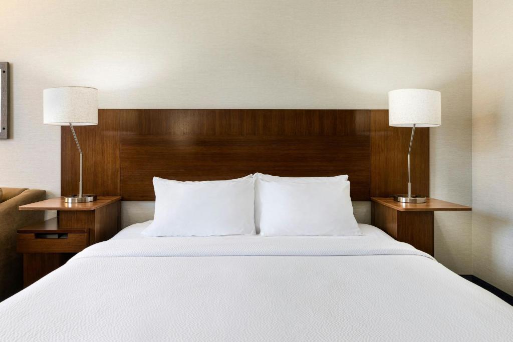 Fairfield Inn & Suites by Marriott Wentzville - King Room